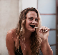 Natural Charcoal Teeth Whitener